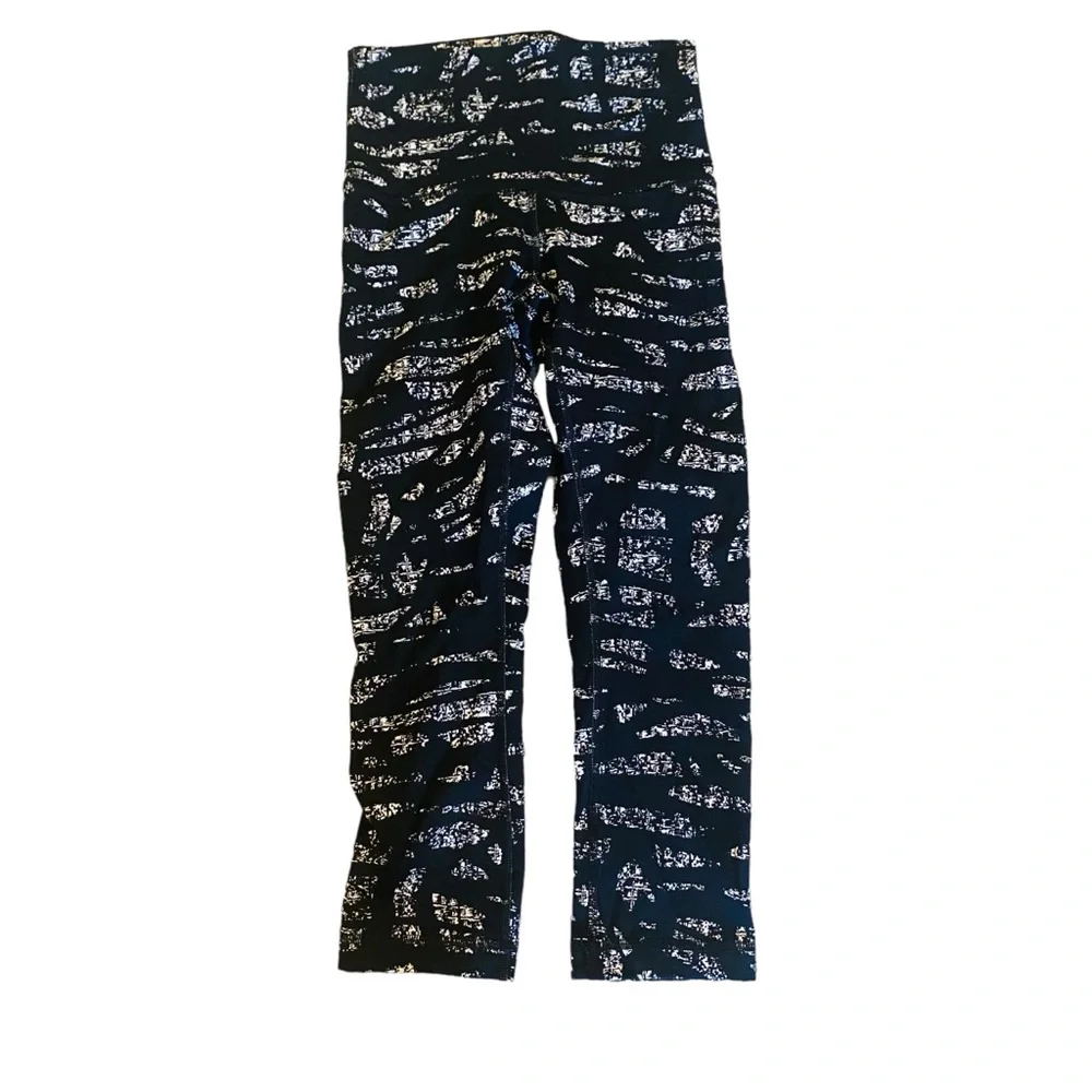 LULULEMON Wunder Under High Rise Crop Leggings Size 4 in Graf Black White
